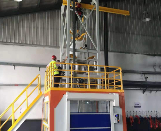 為什么說噸袋拆包機(jī)在工廠必不可少？